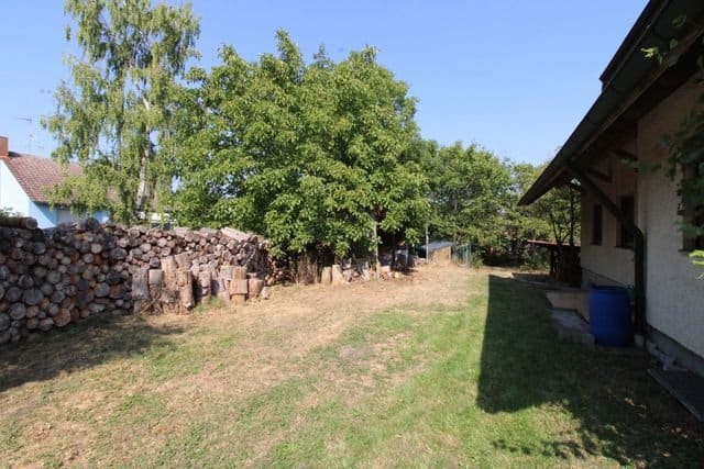 Ein- Zweifamilienhaus in ruhiger Naturlage - Garten