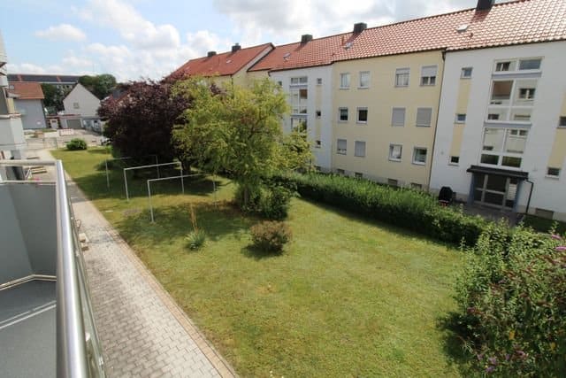 Gepflegte 3 -Zimmer Wohnung mit Balkon in zentrumsnaher Lage - Grundstück