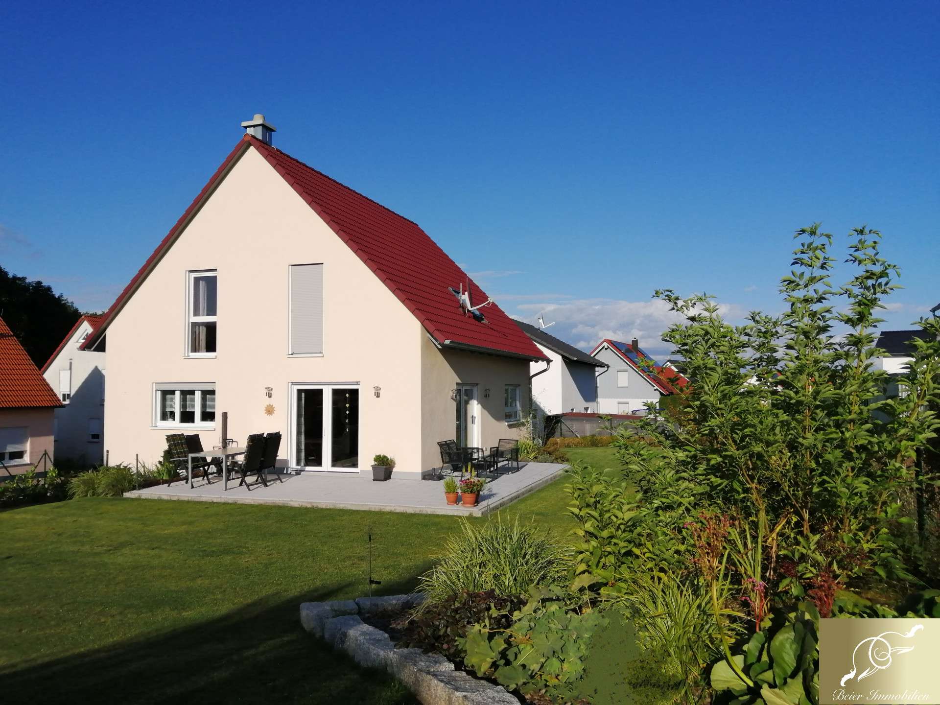 Neuwertiger Wohntraum in familienfreundlicher Siedlungslage, 91622 Rügland, Einfamilienhaus