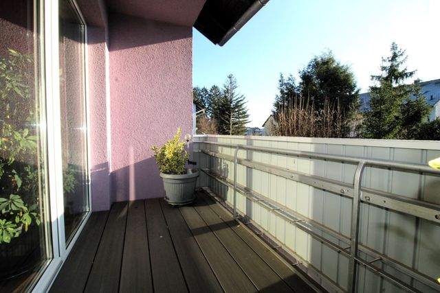Mehr Zuhause geht nicht - großzügiges Wohnen mit Garten, Balkon und großem Dachstudio - Balkon