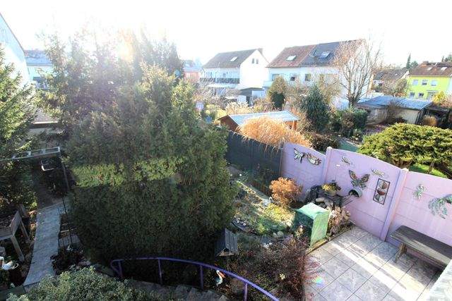 Mehr Zuhause geht nicht - großzügiges Wohnen mit Garten, Balkon und großem Dachstudio - Blick vom Balkon