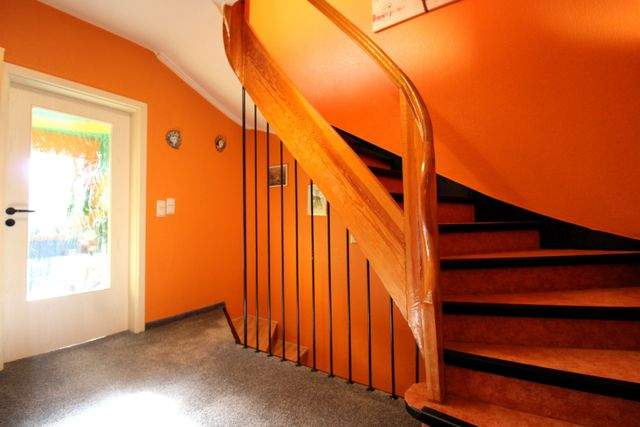 Mehr Zuhause geht nicht - großzügiges Wohnen mit Garten, Balkon und großem Dachstudio - Flur EG