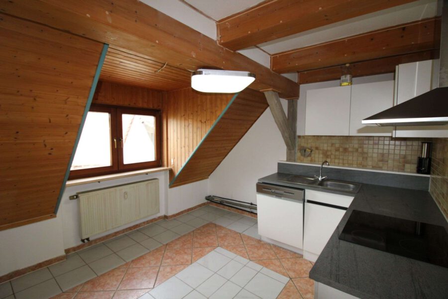 3- Zimmer Dachgeschosswohnung mit Balkon im Ortskern Dietenhofens - Küche