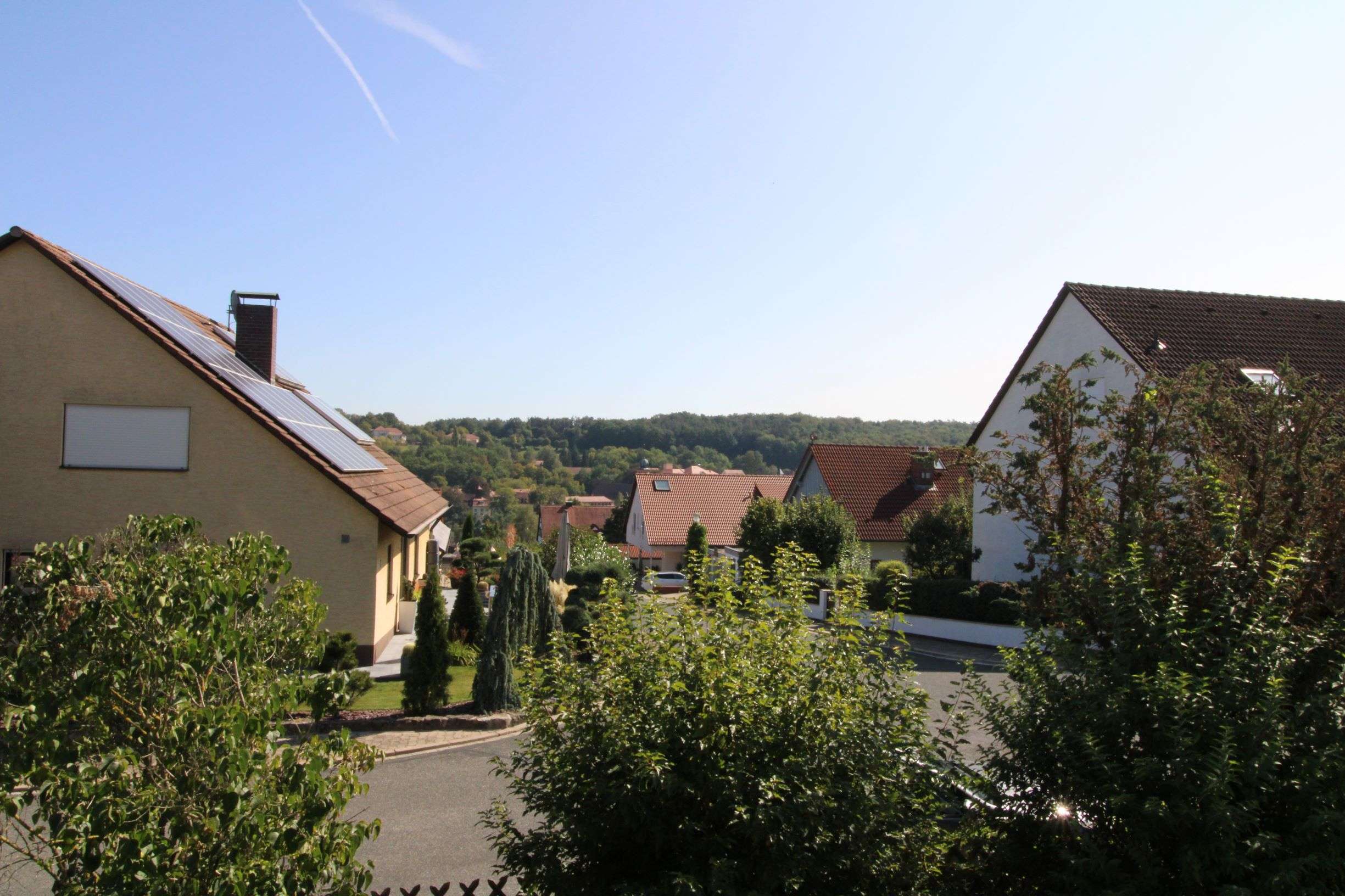 Hochwertig renovierte Wohnung mit zwei Bädern und Hobbyraum - Aussicht vom Balkon