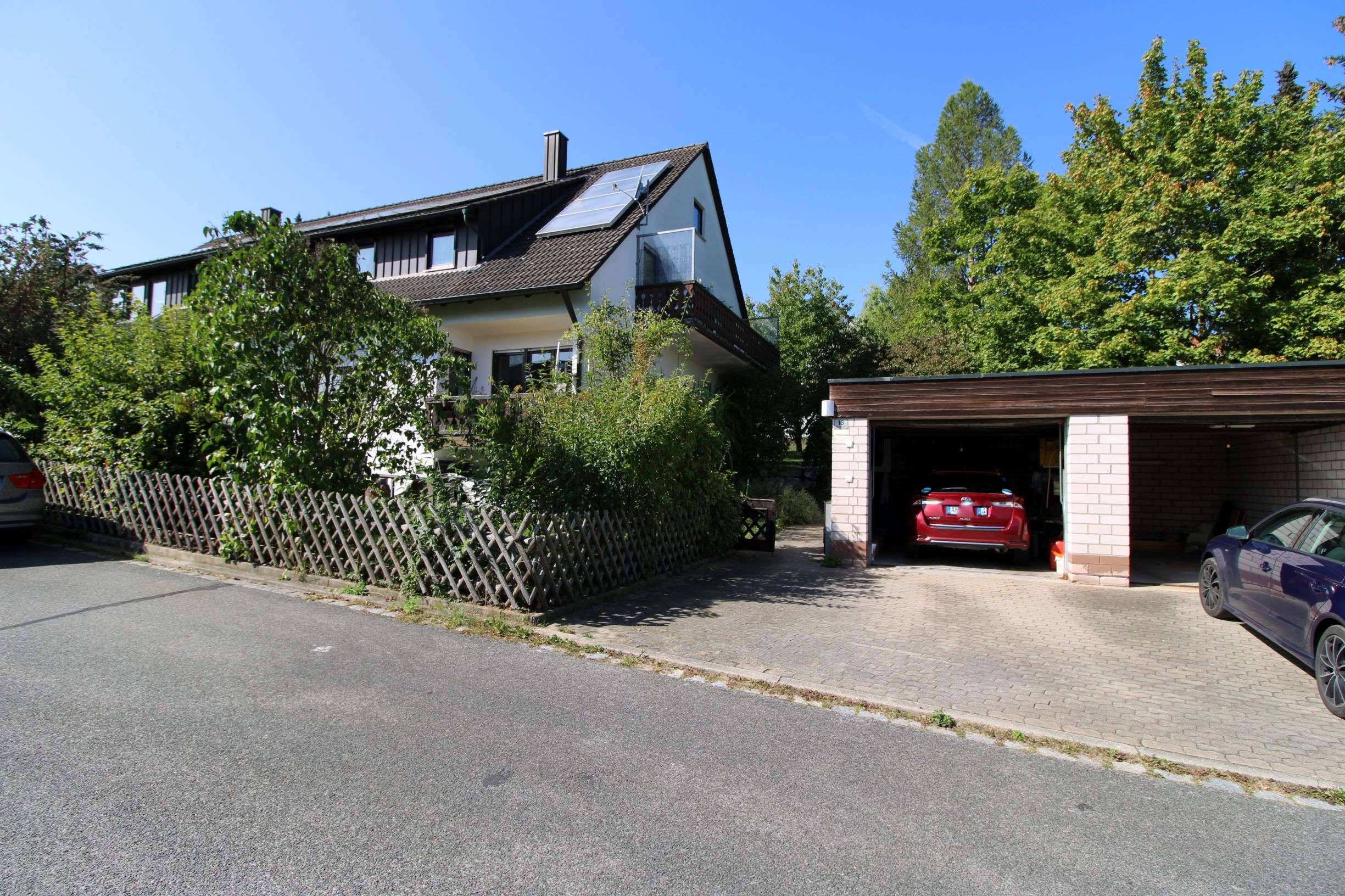 Hochwertig renovierte Wohnung mit zwei Bädern und Hobbyraum - Außenansicht