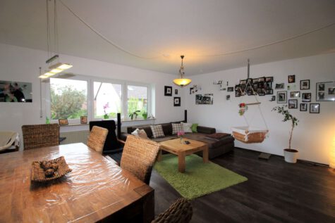 Hochwertig renovierte Wohnung mit zwei Bädern und Hobbyraum, 91590 Bruckberg, Erdgeschosswohnung