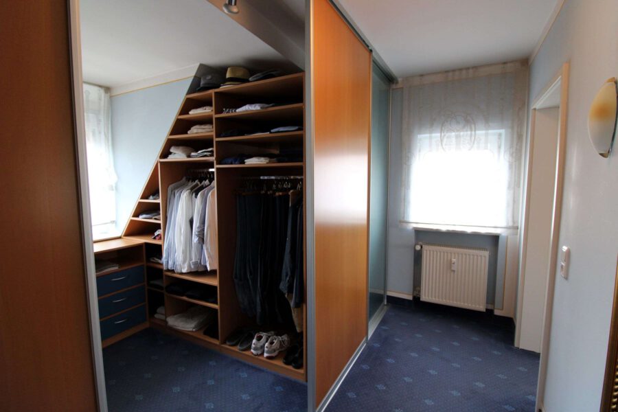 Exclusive 3 Zimmer Wohnung in zentraler Lage Dietenhofens - Ankleide