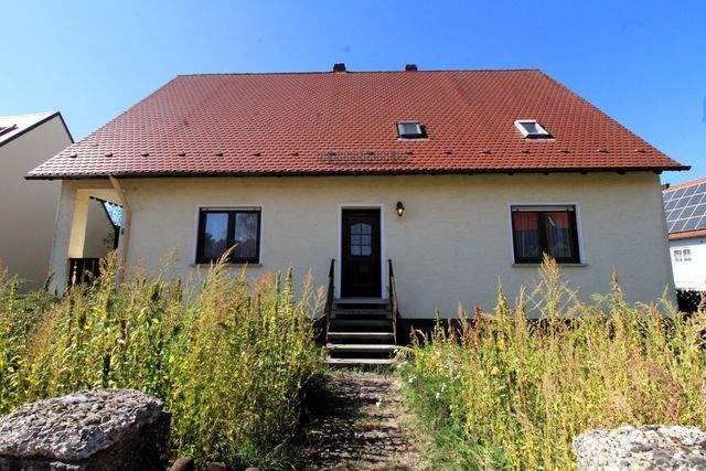 Ein- Zweifamilienhaus mit herrlichem Garten und viel Potenzial, 91595 Burgoberbach, Einfamilienhaus