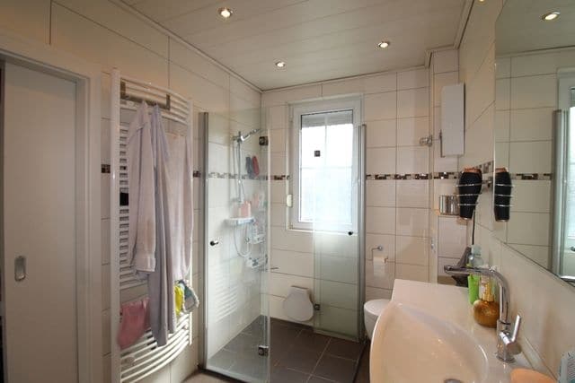 Einfamilienhaus mit Garten in zentrumsnaher Lage - Badezimmer