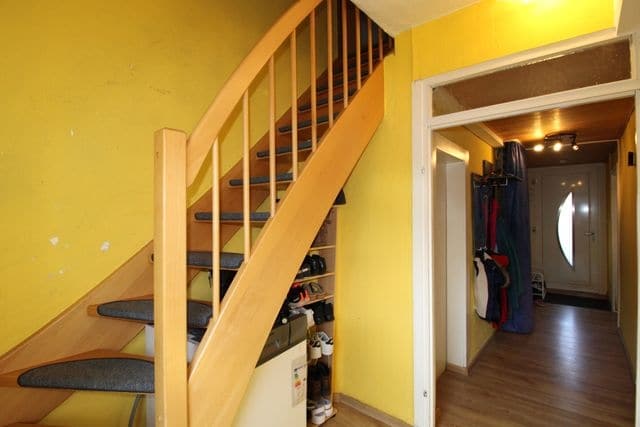 Einfamilienhaus mit Garten in zentrumsnaher Lage - Flur