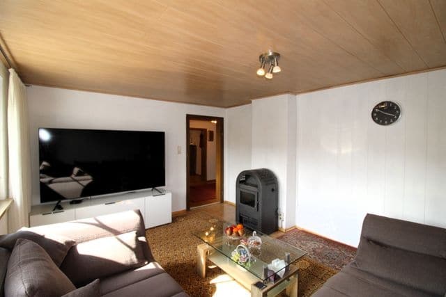 Einfamilienhaus mit Garten in zentrumsnaher Lage - Wohnzimmer