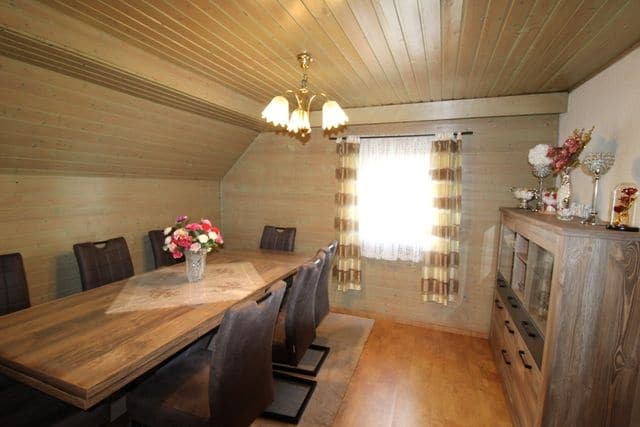 Einfamilienhaus mit Garten in zentrumsnaher Lage - Esszimmer