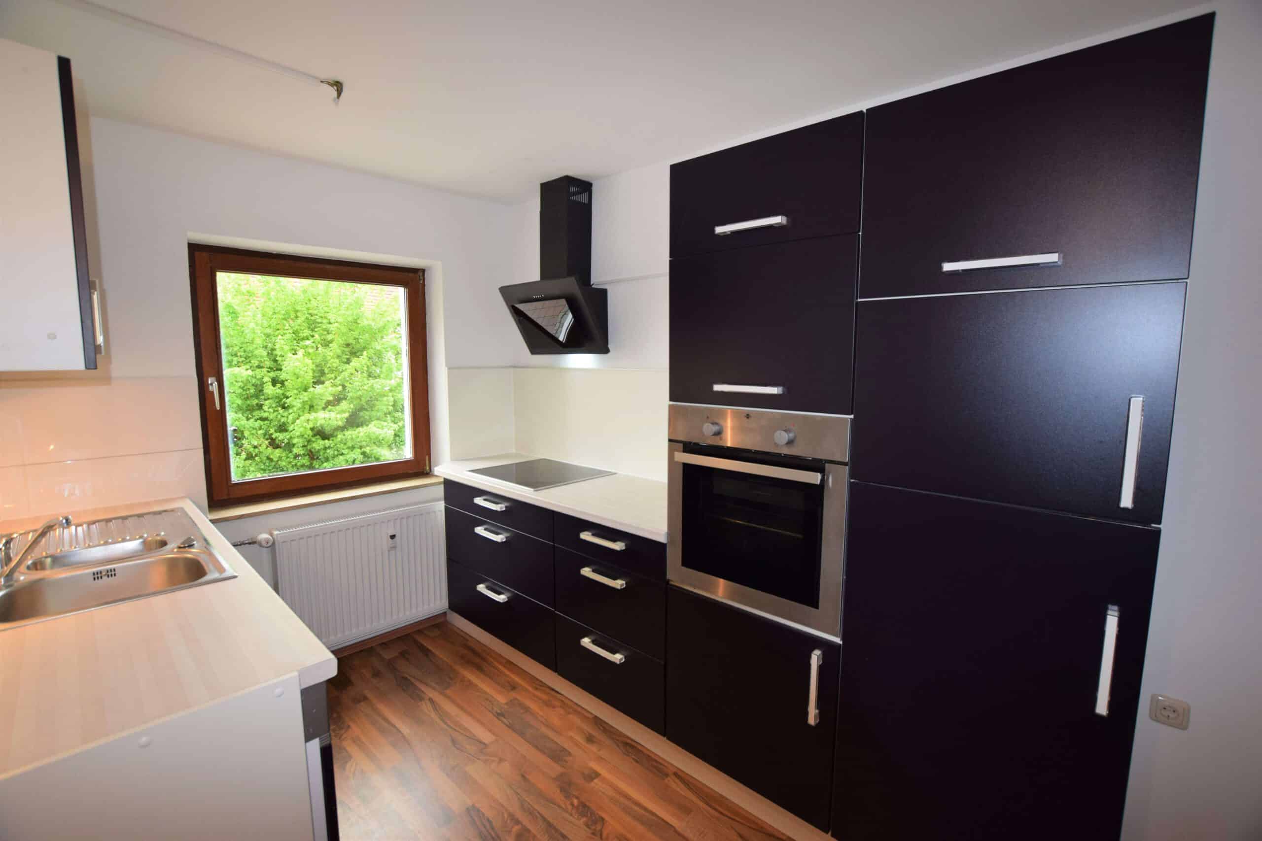 Schön renovierte Wohnung mit großem, sonnigen Balkon im Ortskern, 90599 Dietenhofen, Etagenwohnung