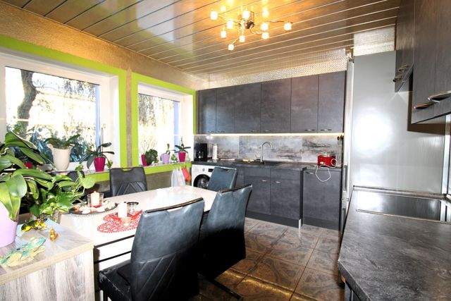 Mehr Zuhause geht nicht - großzügiges Wohnen mit Garten, Balkon und großem Dachstudio - Küche