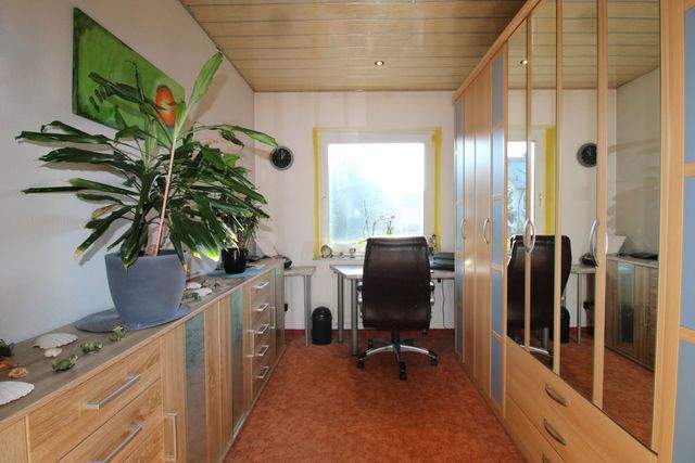 Mehr Zuhause geht nicht - großzügiges Wohnen mit Garten, Balkon und großem Dachstudio - Arbeiten