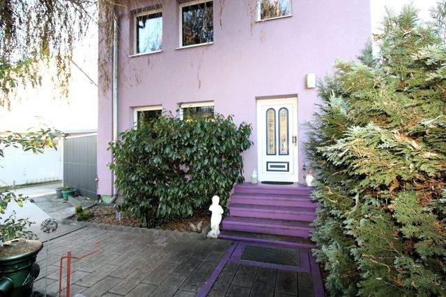 Mehr Zuhause geht nicht - großzügiges Wohnen mit Garten, Balkon und großem Dachstudio - Außenansicht