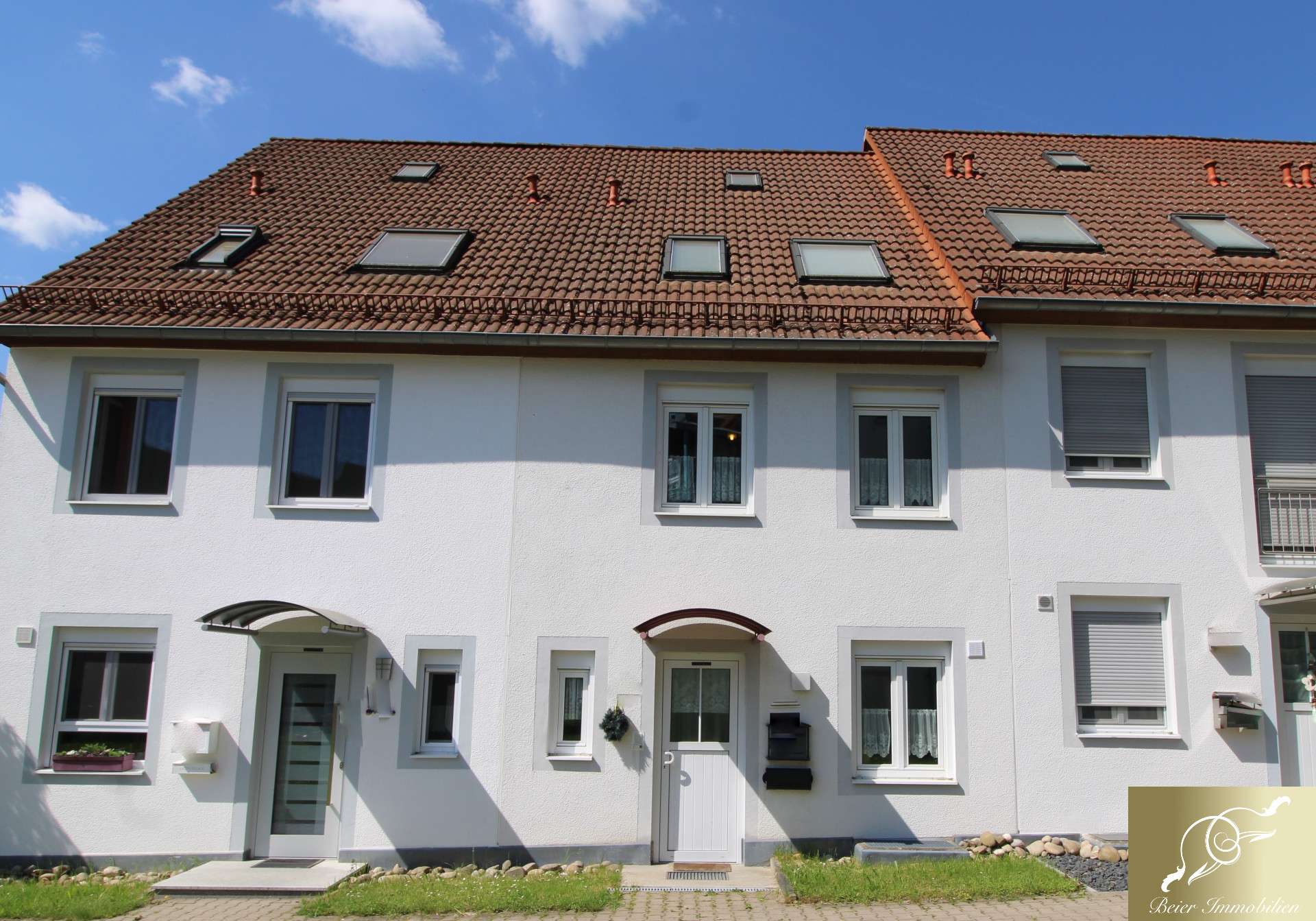 Gepflegtes Reihenmittelhaus mit zwei Tiefgaragenstellplätzen, 91550 Dinkelsbühl, Reihenmittelhaus