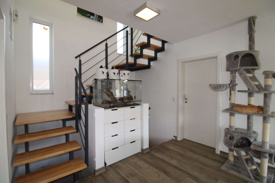 Neuwertiger Wohntraum in familienfreundlicher Siedlung - Treppenaufgang