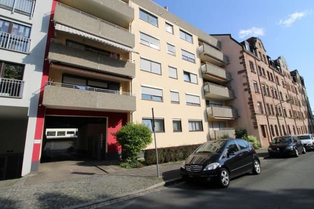 Ideal geschnittene 3-Zimmer Wohnung mit Loggia im beliebten St. Johannis - Straßenansicht