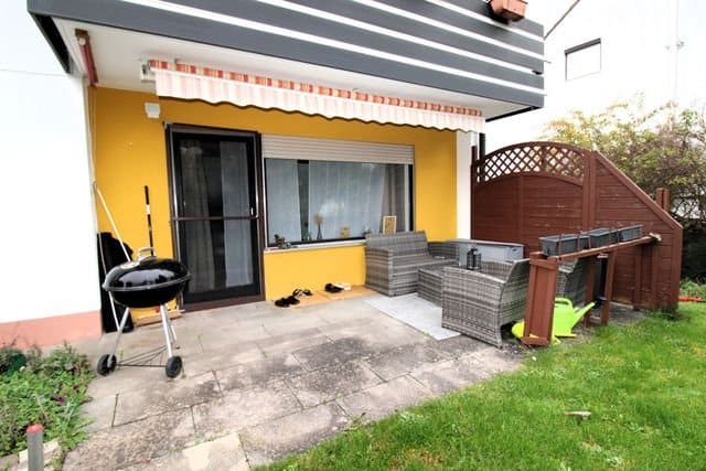 Schöne Erdgeschosswohnung mit großem Garten in Siedlungslage - Terrasse