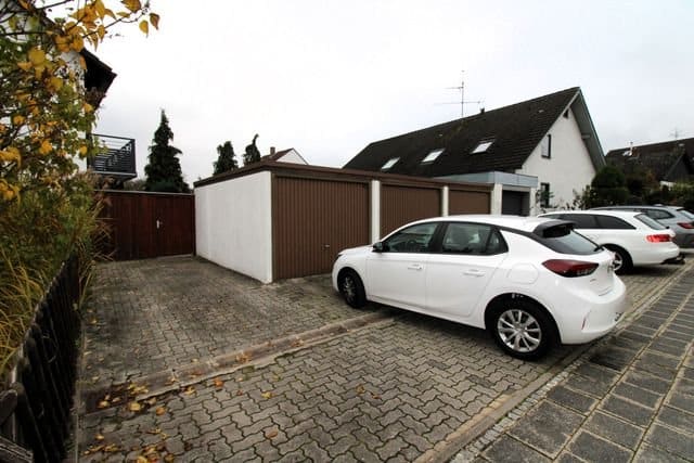 Schöne Erdgeschosswohnung mit großem Garten in Siedlungslage - Garage