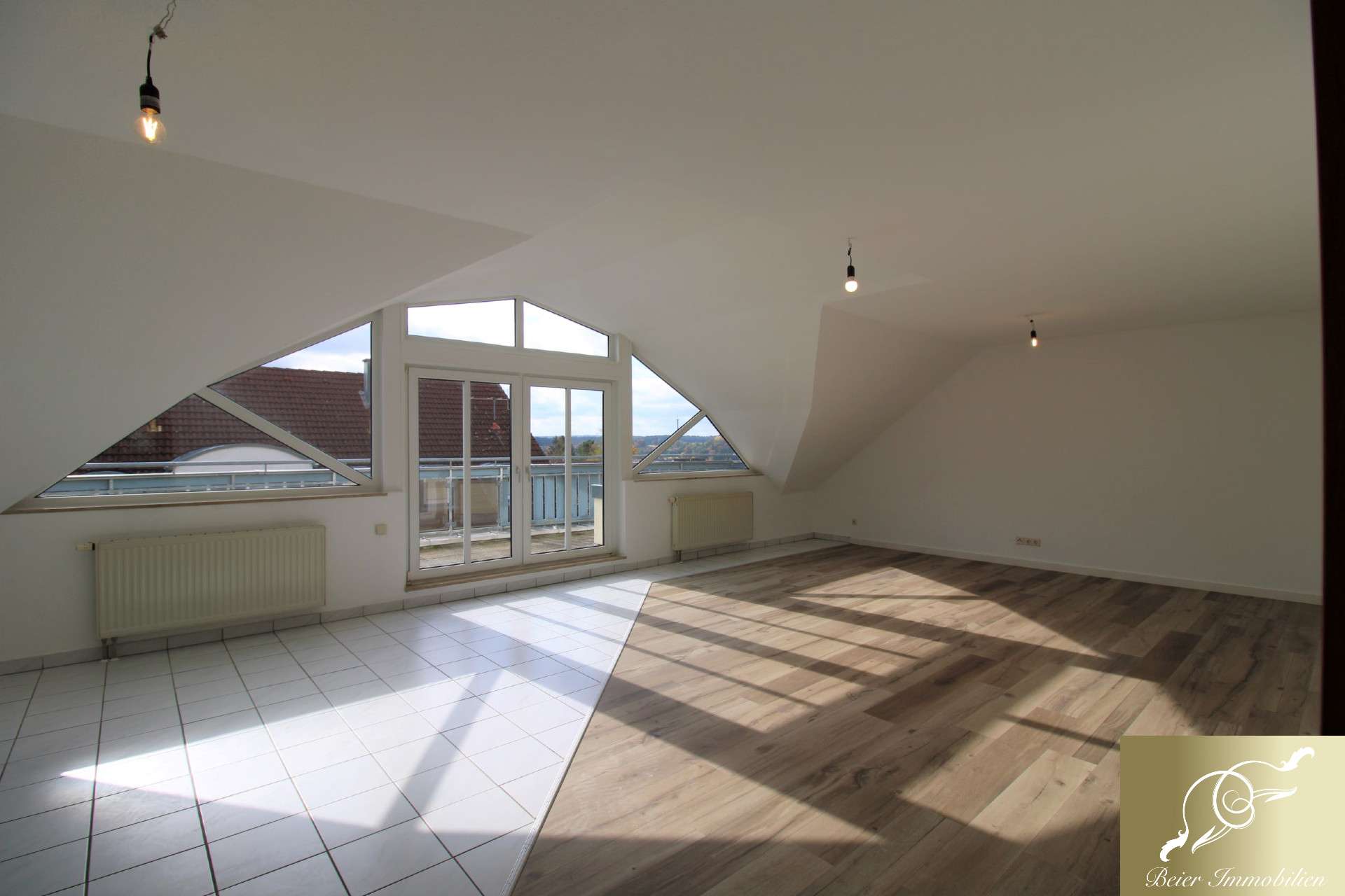 Großzügige Dachgeschosswohnung mit traumhaftem Ausblick, 91575 Windsbach, Dachgeschosswohnung