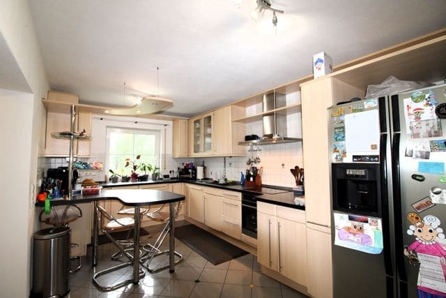 Repräsentatives Wohnen mit vielseitigen Nutzungsmöglichkeiten - Küche