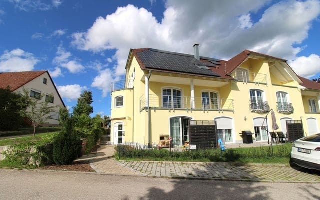 Repräsentatives Wohnen mit vielseitigen Nutzungsmöglichkeiten - Straßenansicht