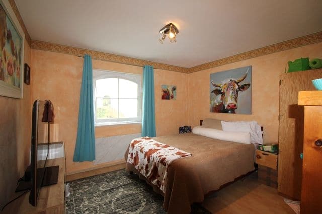 Repräsentatives Wohnen mit vielseitigen Nutzungsmöglichkeiten - Gästezimmer EG