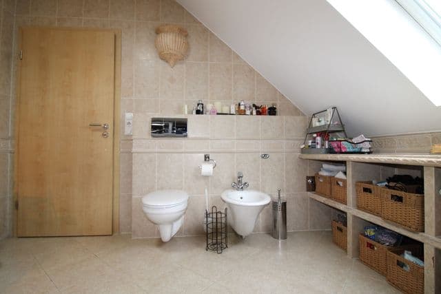 Repräsentatives Wohnen mit vielseitigen Nutzungsmöglichkeiten - Masterbad