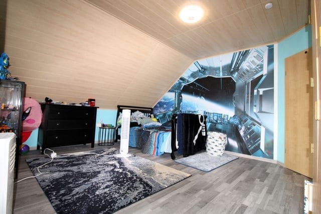 Repräsentatives Wohnen mit vielseitigen Nutzungsmöglichkeiten - Kinderzimmer 1