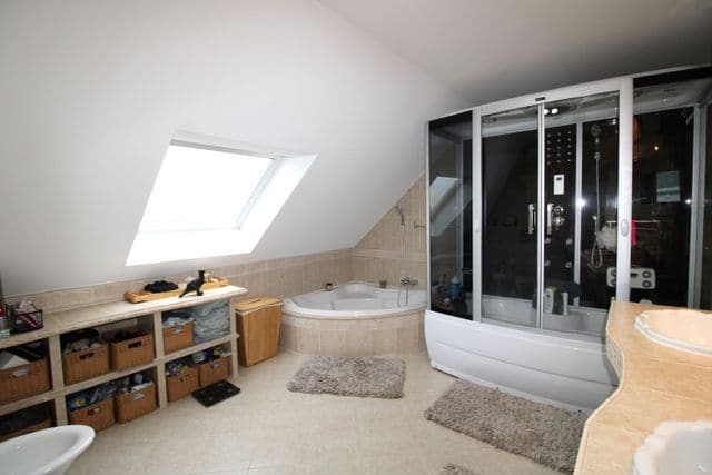 Repräsentatives Wohnen mit vielseitigen Nutzungsmöglichkeiten - Masterbad