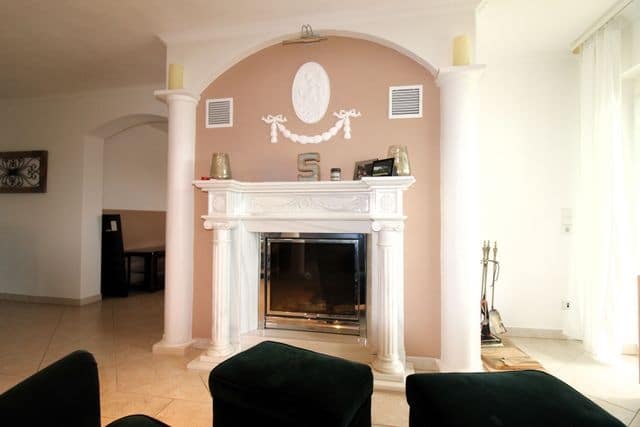 Repräsentatives Wohnen mit vielseitigen Nutzungsmöglichkeiten - Kamin