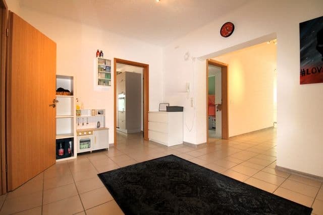 Repräsentatives Wohnen mit vielseitigen Nutzungsmöglichkeiten - Diele Einliegerwohnung