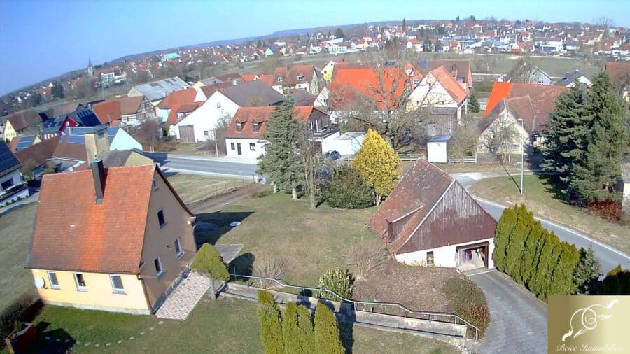 Gemütliches Häuschen auf großem Grundstück - Luftbild
